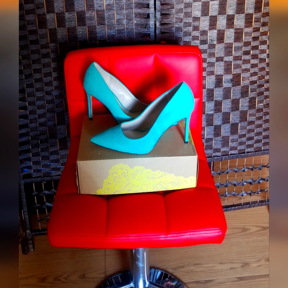 Mix No. 6 Teal faux suede pumps size 9 1/2.